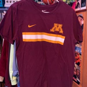 men’s L Minnesota gophers nike tee